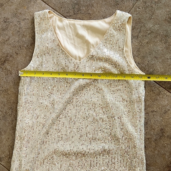 NWOT..Sequined top - Picture 4 of 7